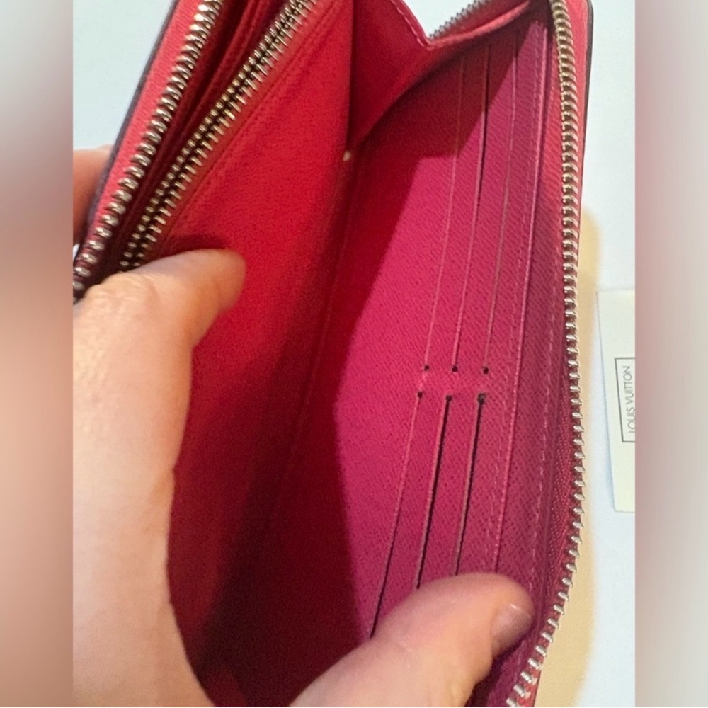 Louis Vuitton Zippy Wallet Fuchsia Epi - Picture 3 of 12